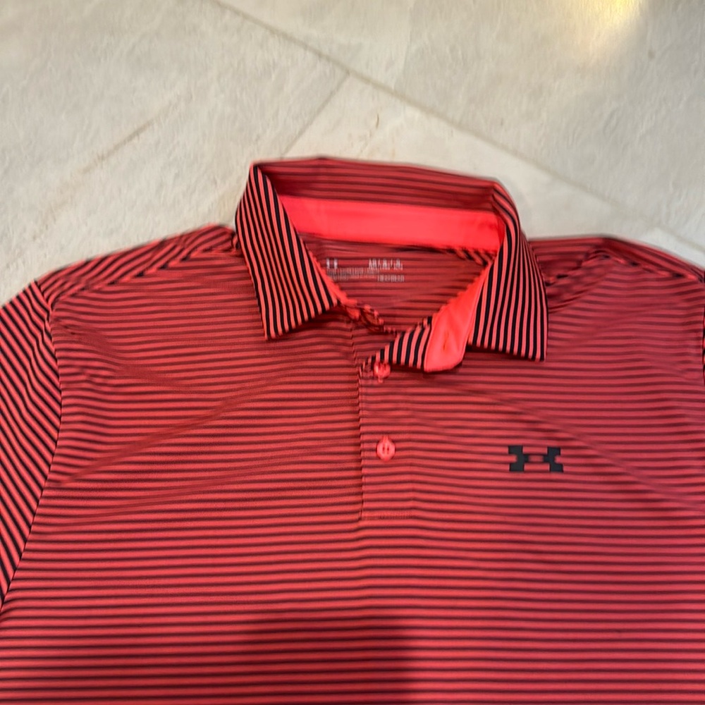 Men’s Under Armour Heatgear golf shirt pink black stripe.